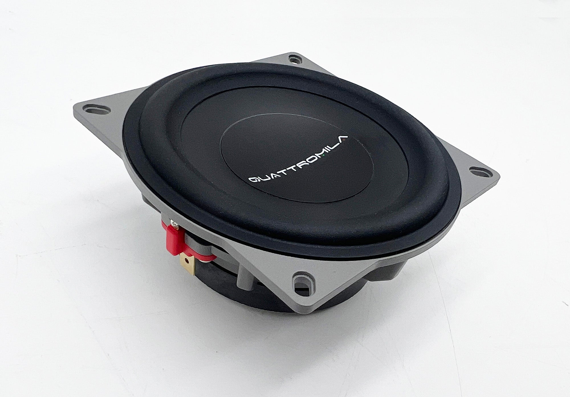 ESB Audio 4.100 keskialueelementti takanäkymä, CNC-ty\u00f6stetty magneettirakenneruostumattomasta teräksestä valmistettu suojaritilä