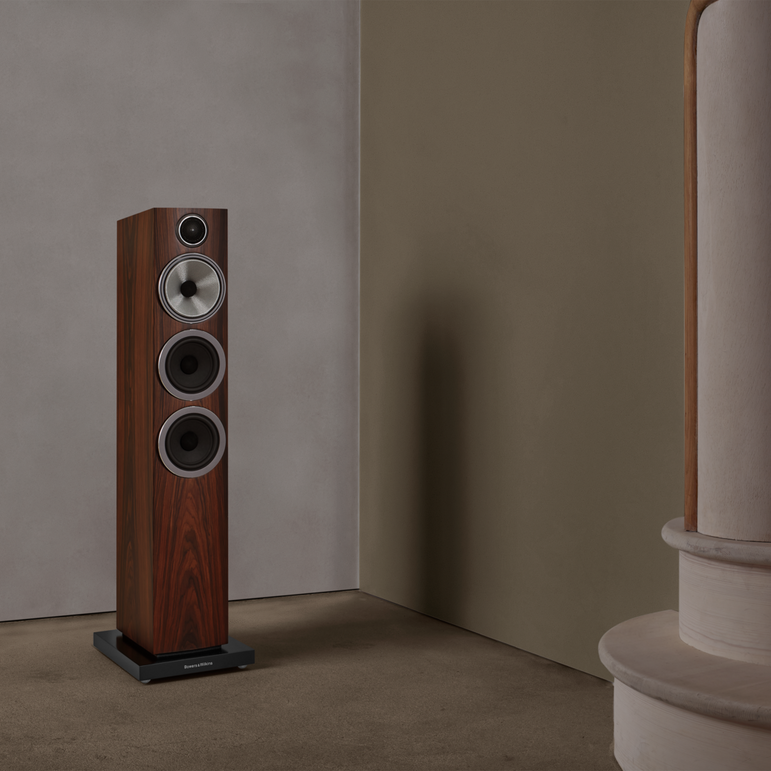 Bowers & Wilkins 704 S3 lattiakaiutinpari