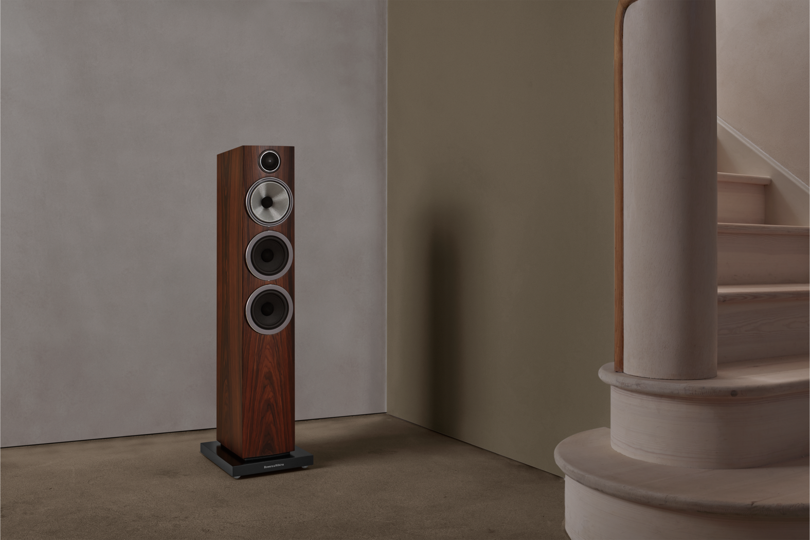 Bowers & Wilkins 704 S3 lattiakaiutinpari