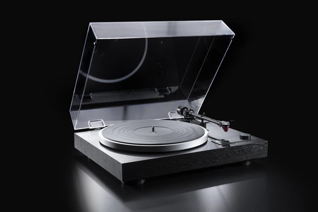 Dual CS 418 Manual Turntable with Ortofon 2M Red RIAA Preamplifier