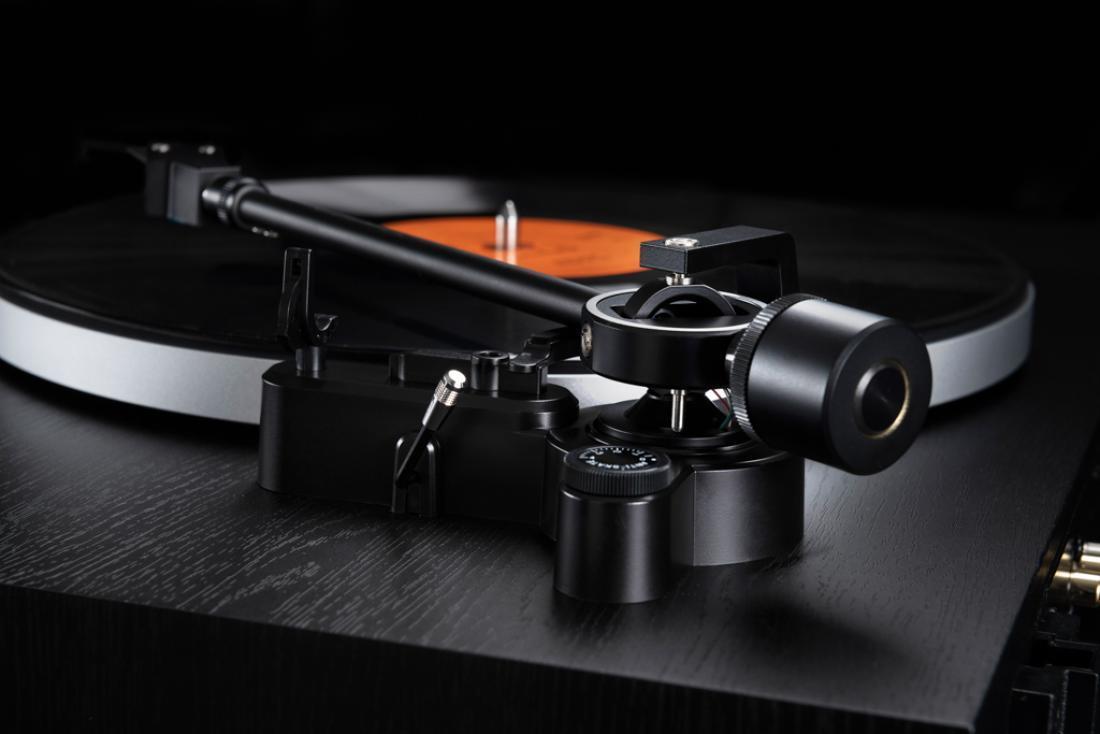 Dual CS 418 Manual Turntable with Ortofon 2M Red RIAA Preamplifier