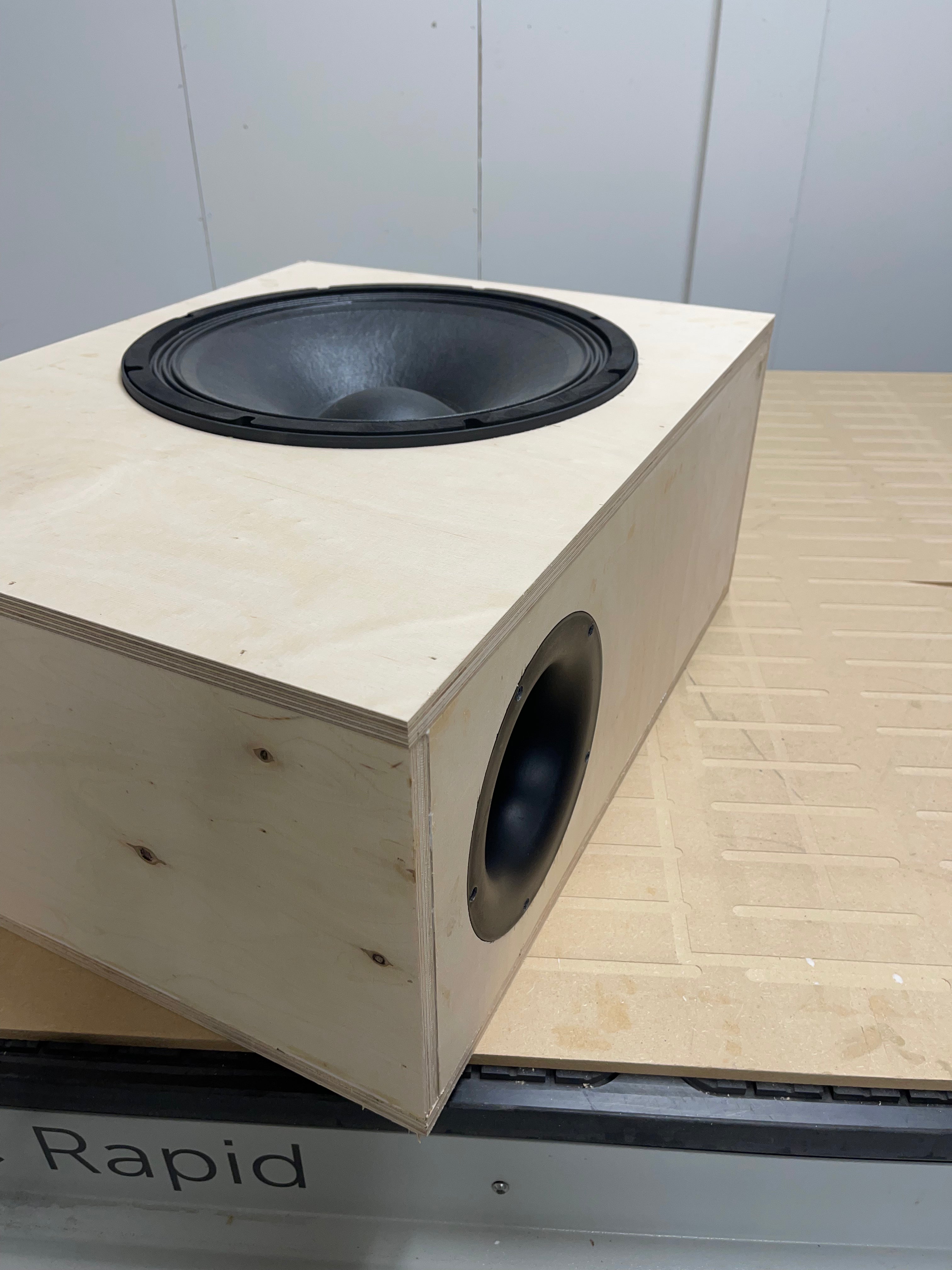 Hifikaupat Custom subwooferkotelo