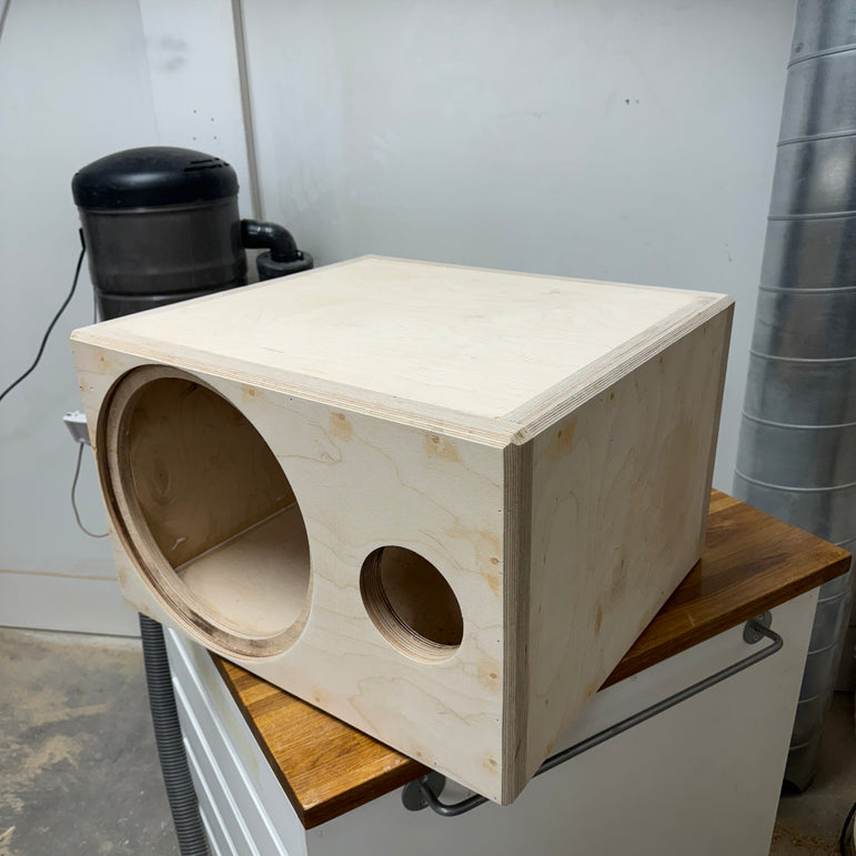 Hifikaupat Custom subwooferkotelo