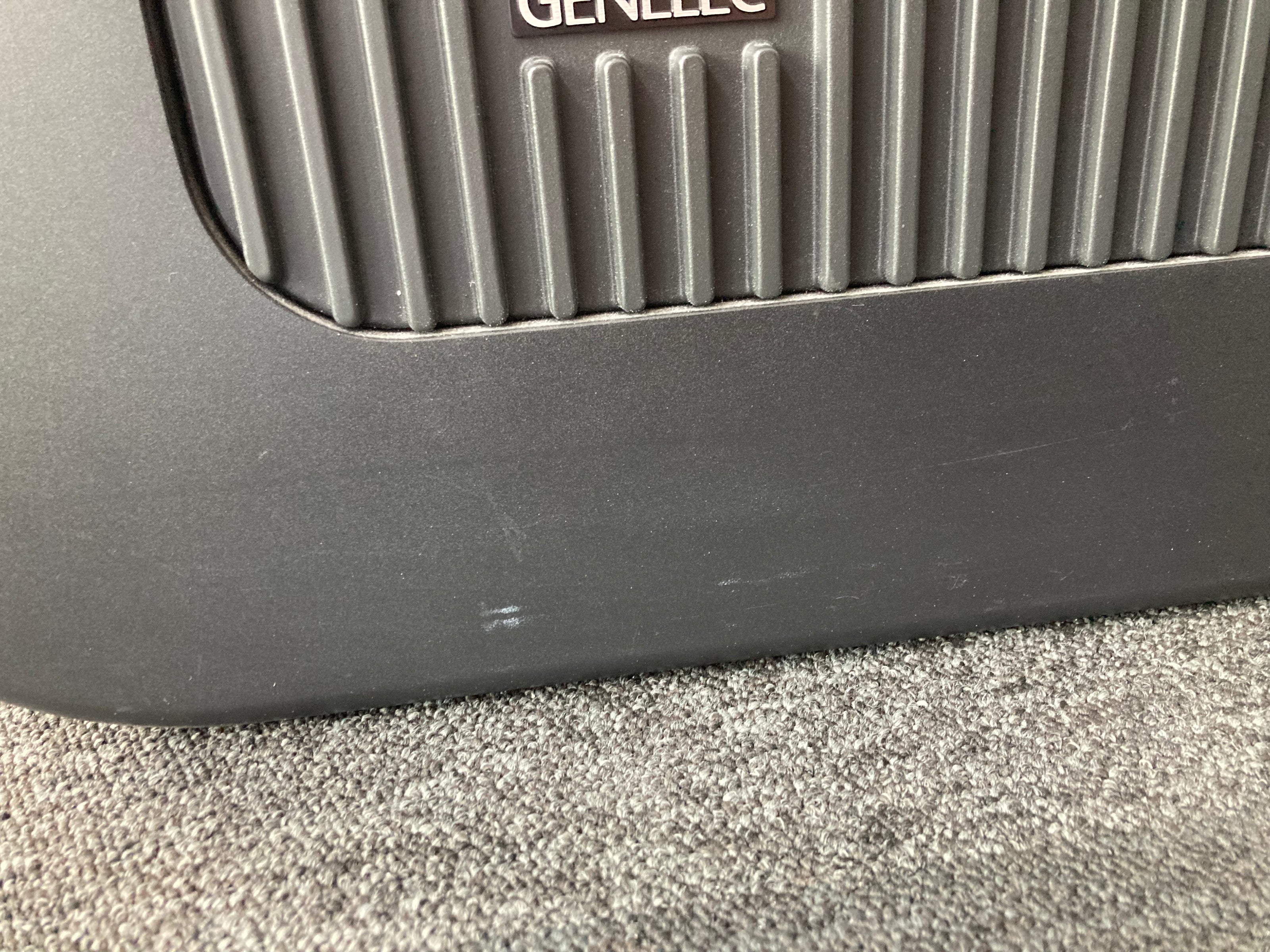 Genelec 7270A, vaihtolaite