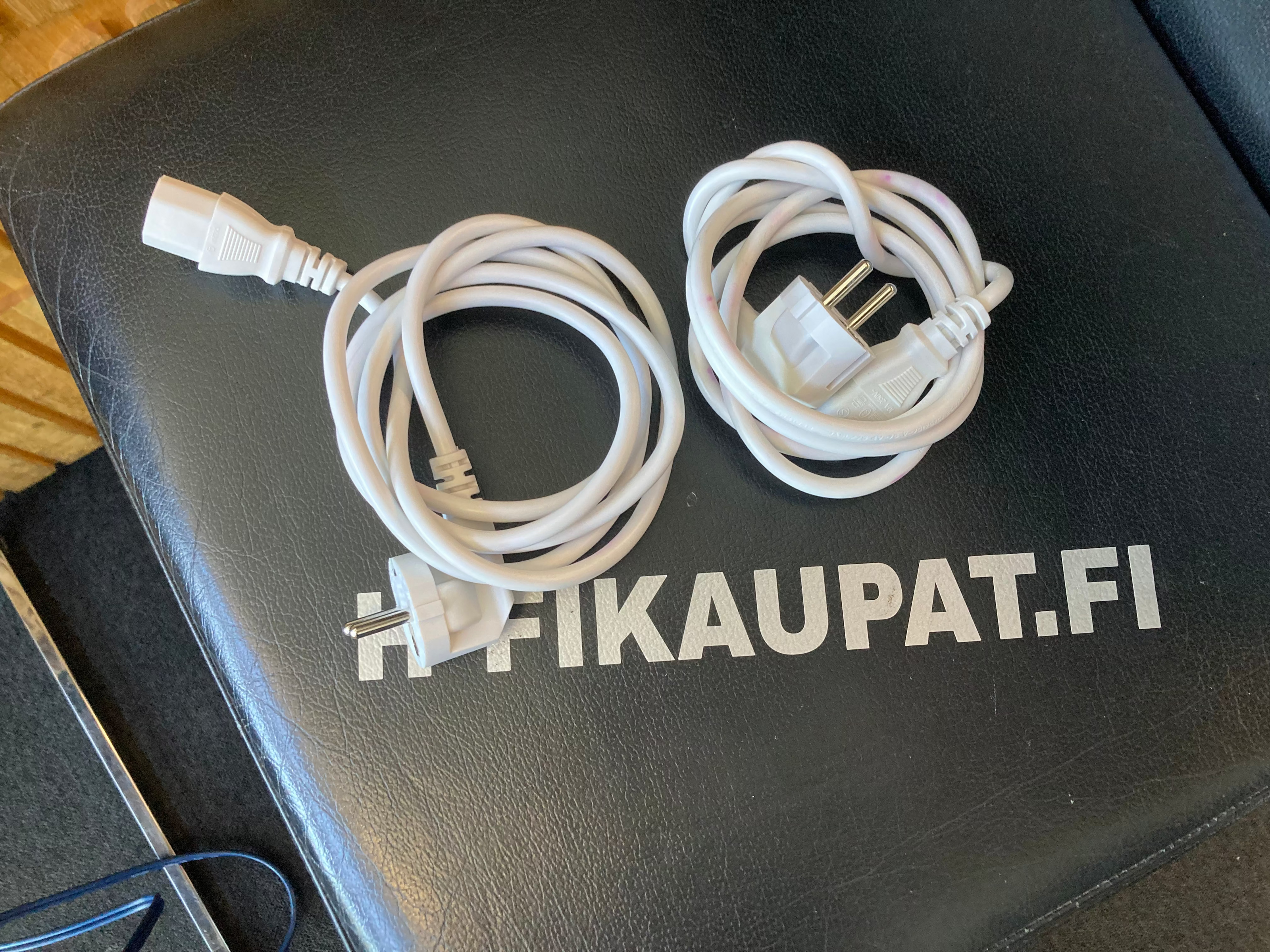 Genelec G Two (G2) – Aktiivikaiutinpari (vaihtolaite)