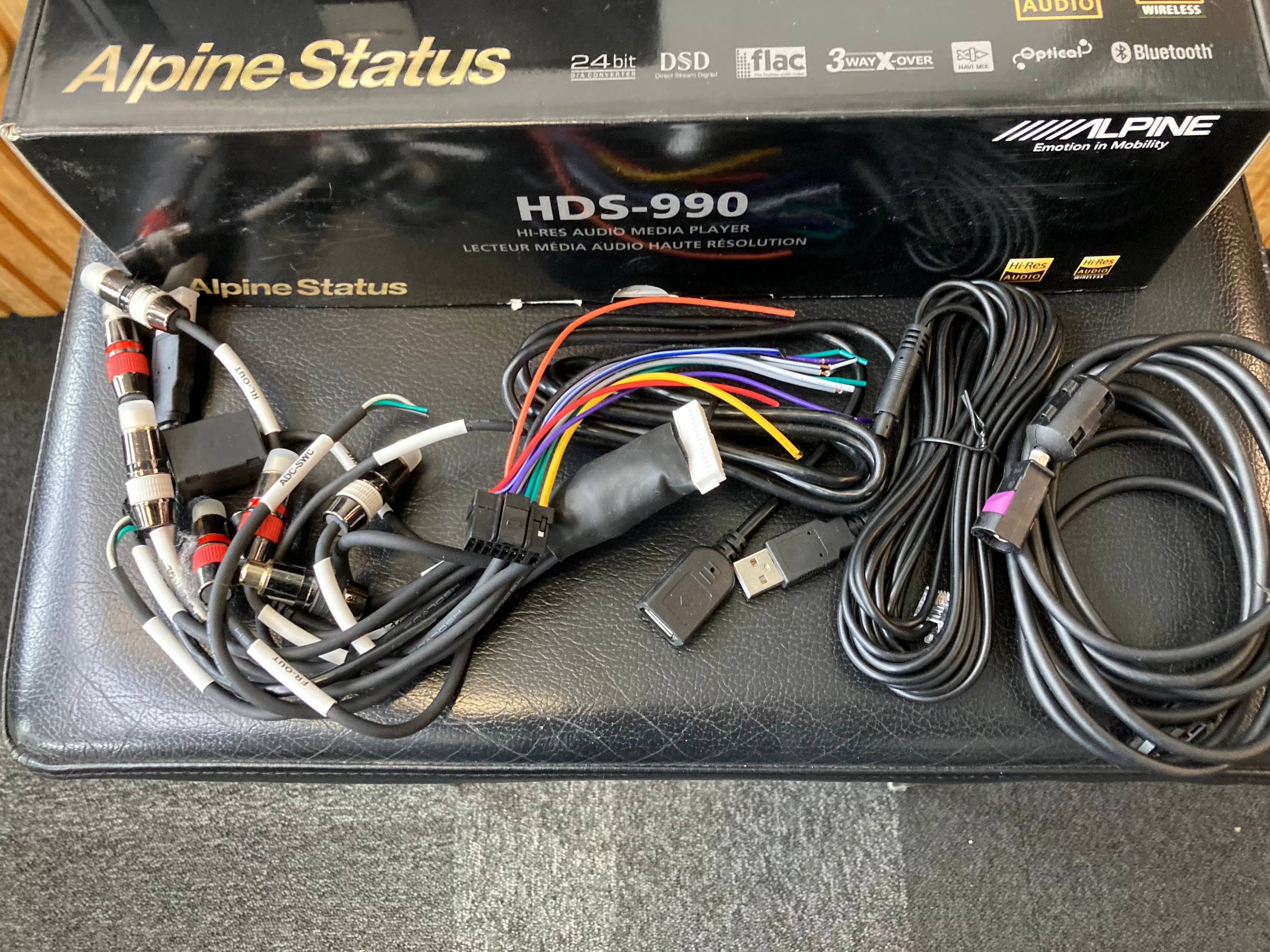 Alpine HDS-990 Hi-Res Audio Media Player – Good Condition