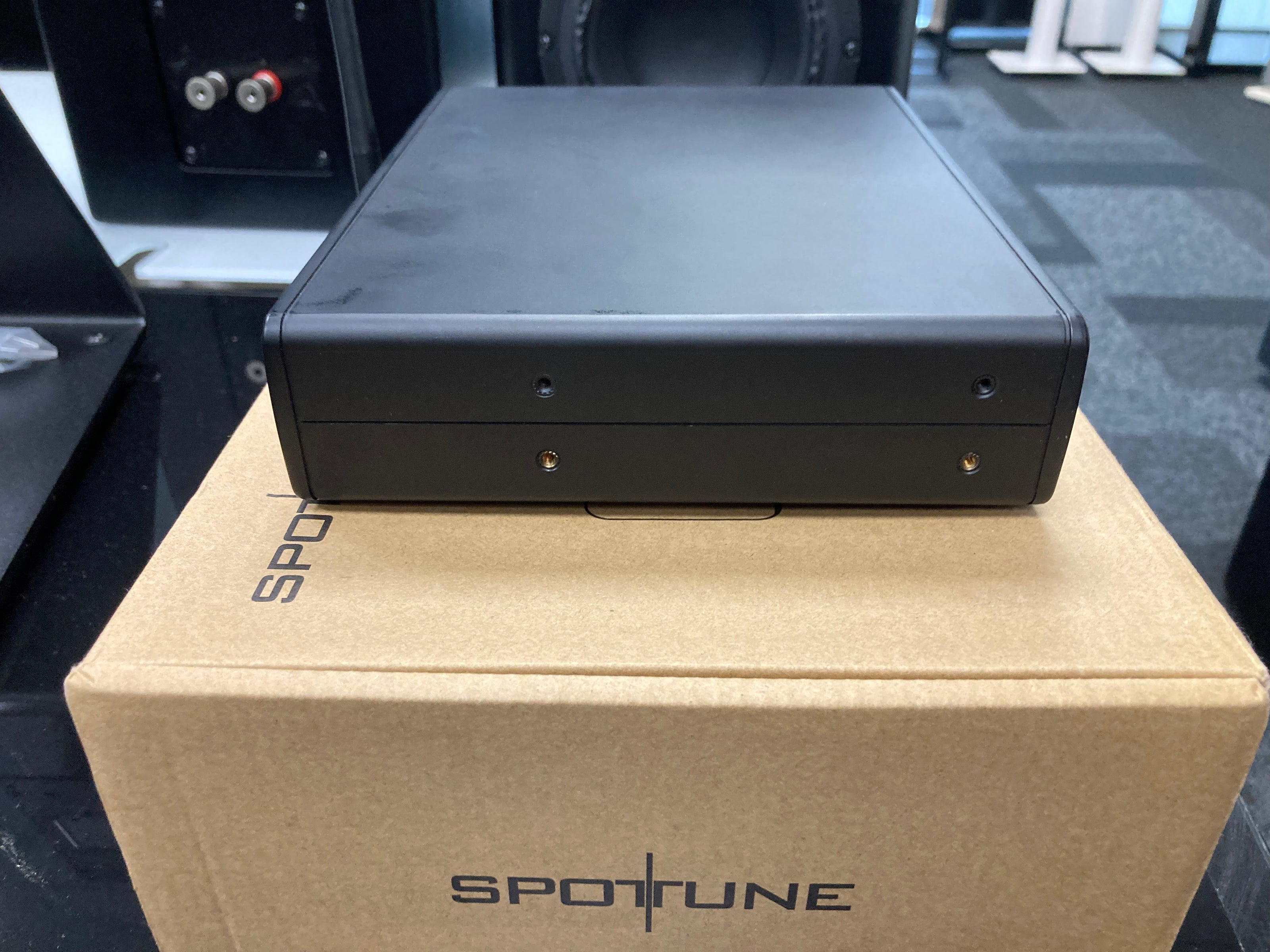 Spottune 2x Omni Track White Bundle – Demopoistolaite