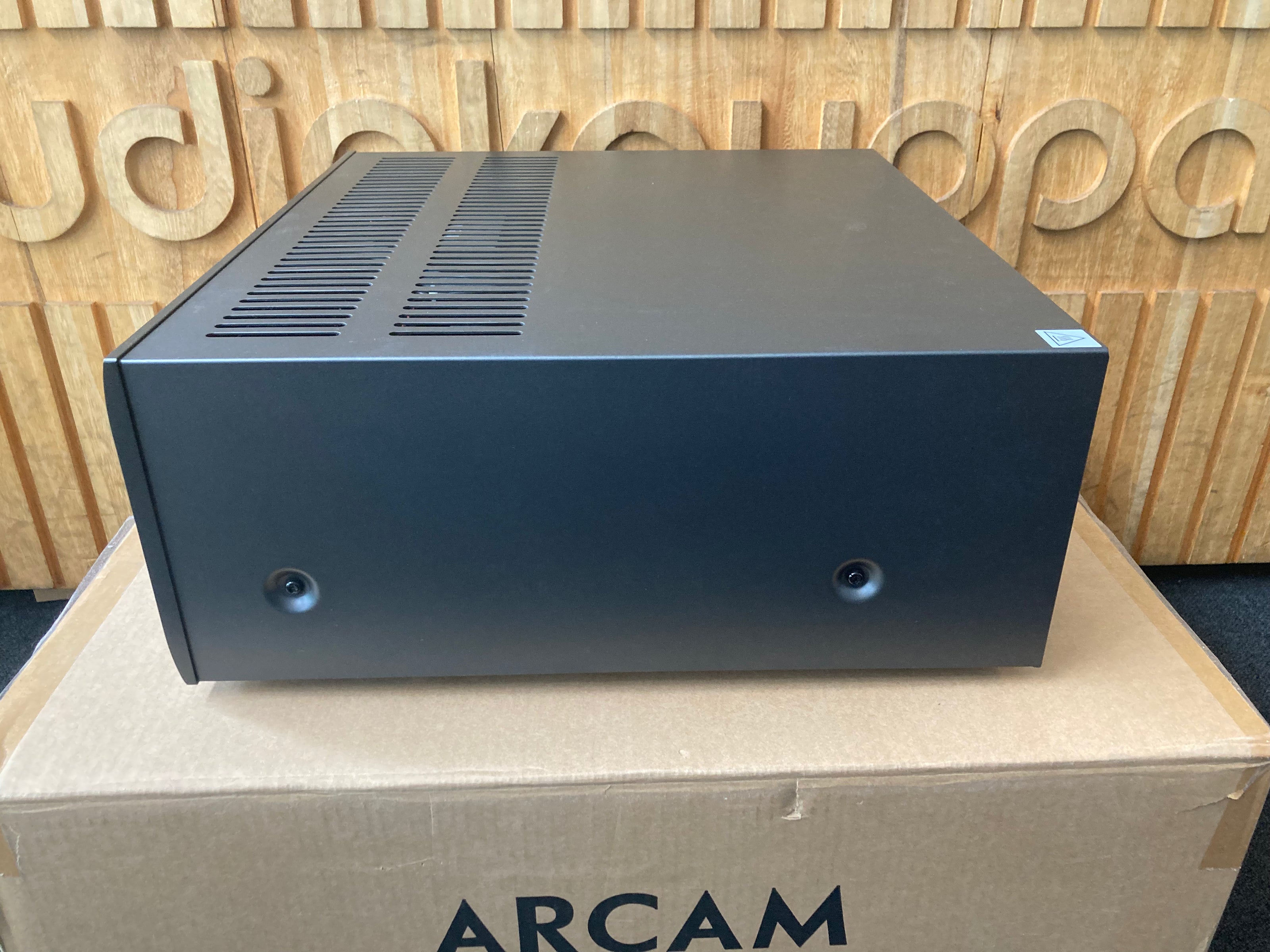 Arcam AVR11 AV Receiver – Consignment Sale
