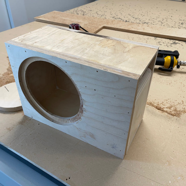 Hifikaupat Custom subwooferkotelo