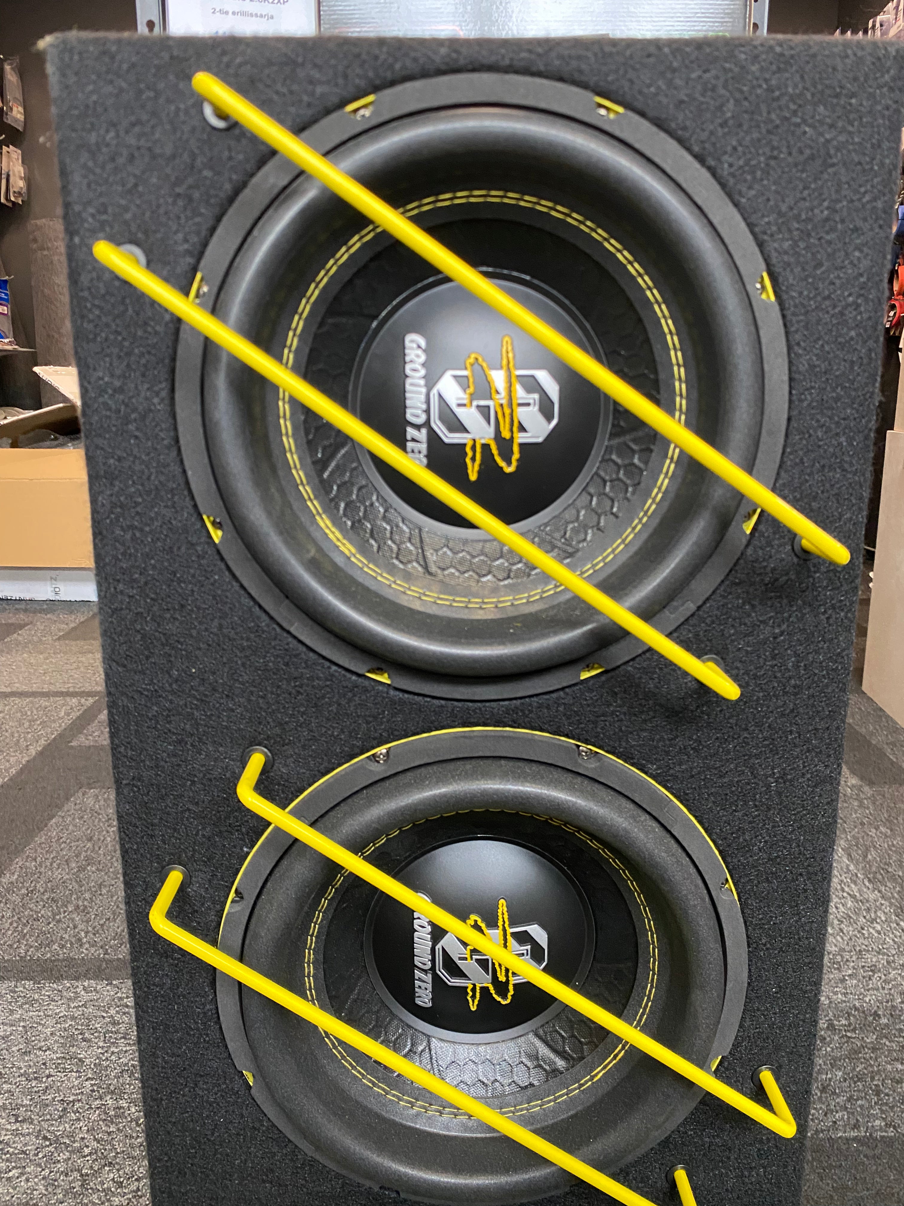 Ground Zero GZIB 3.250SPL koteloidut subwooferit, 3x10