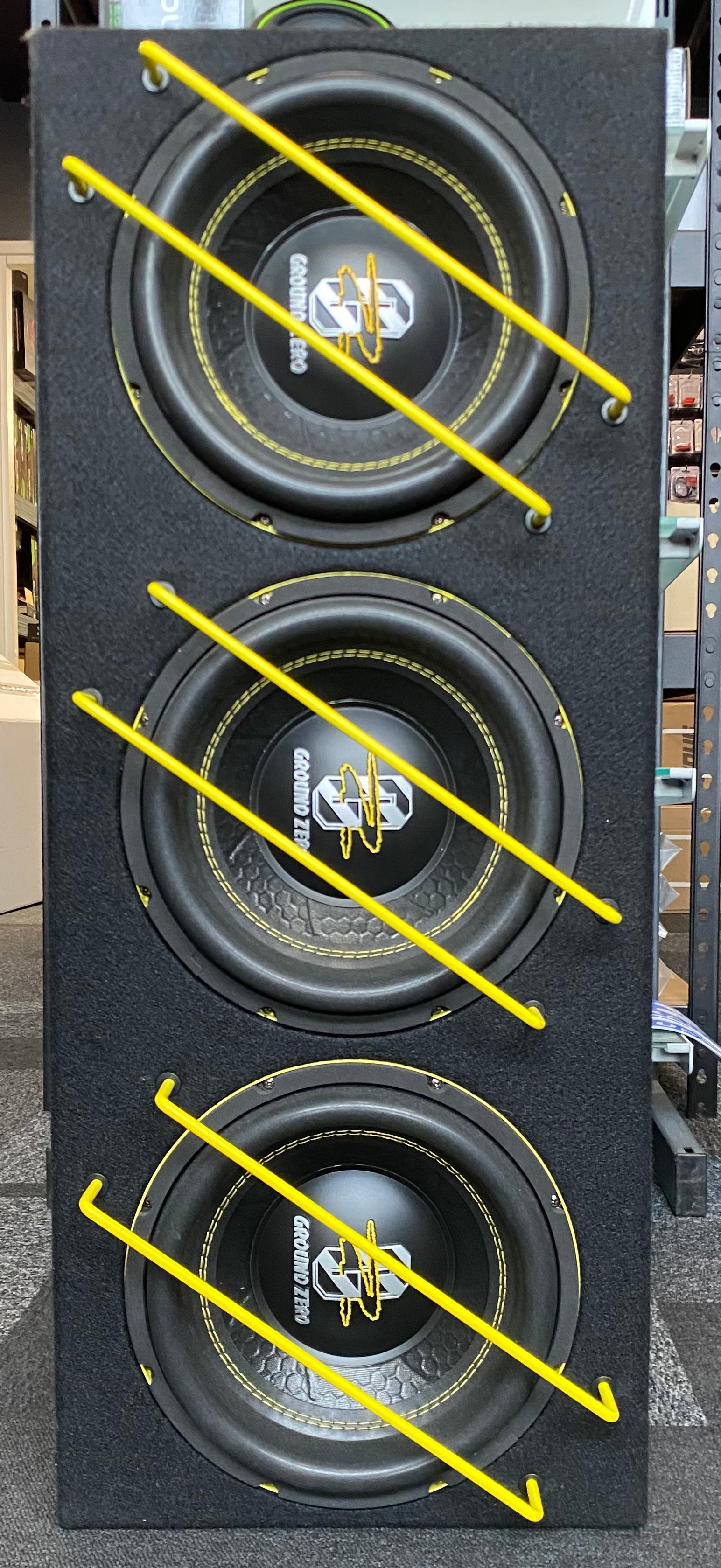 Ground Zero GZIB 3.250SPL koteloidut subwooferit, 3x10