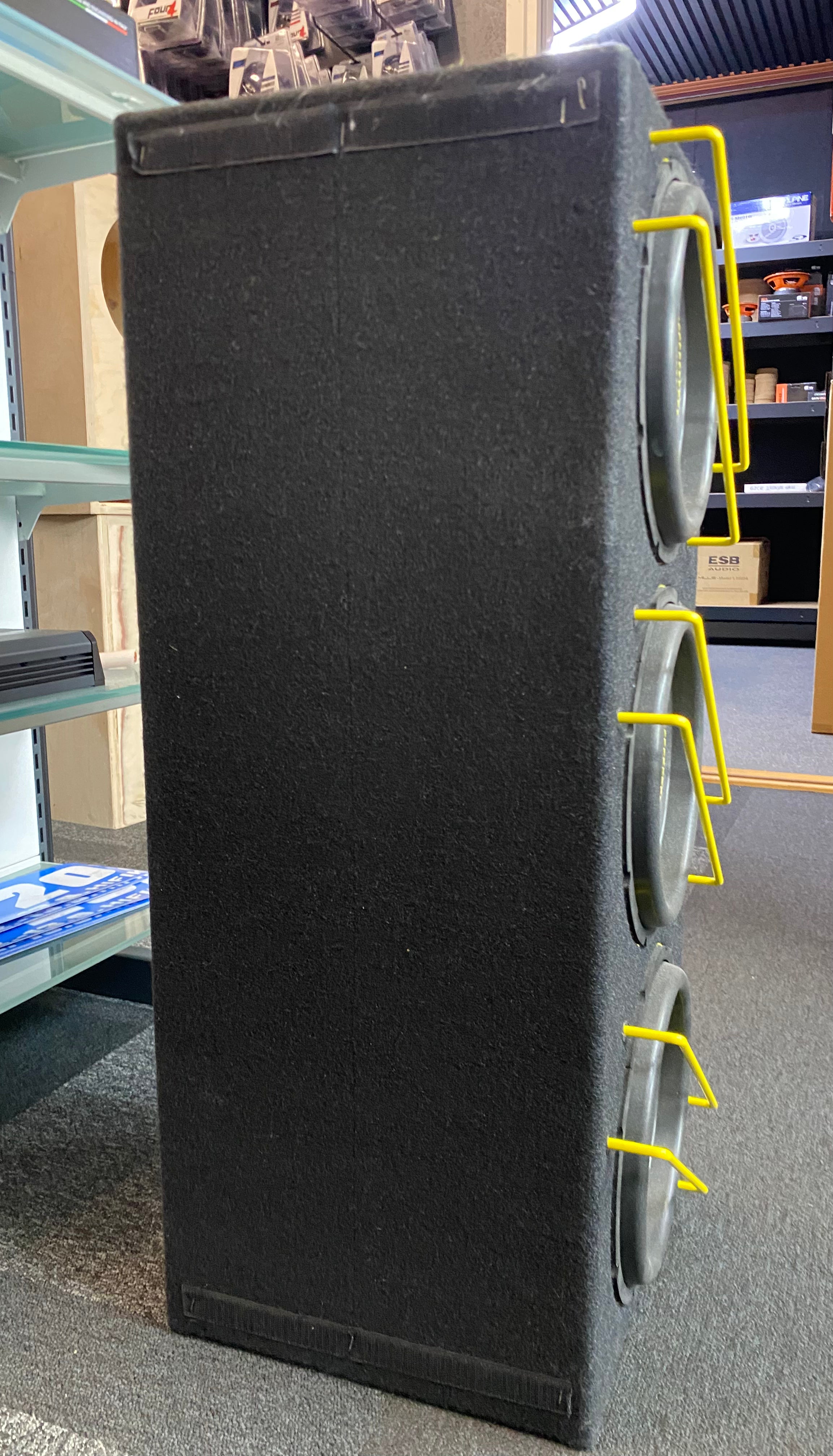 Ground Zero GZIB 3.250SPL koteloidut subwooferit, 3x10
