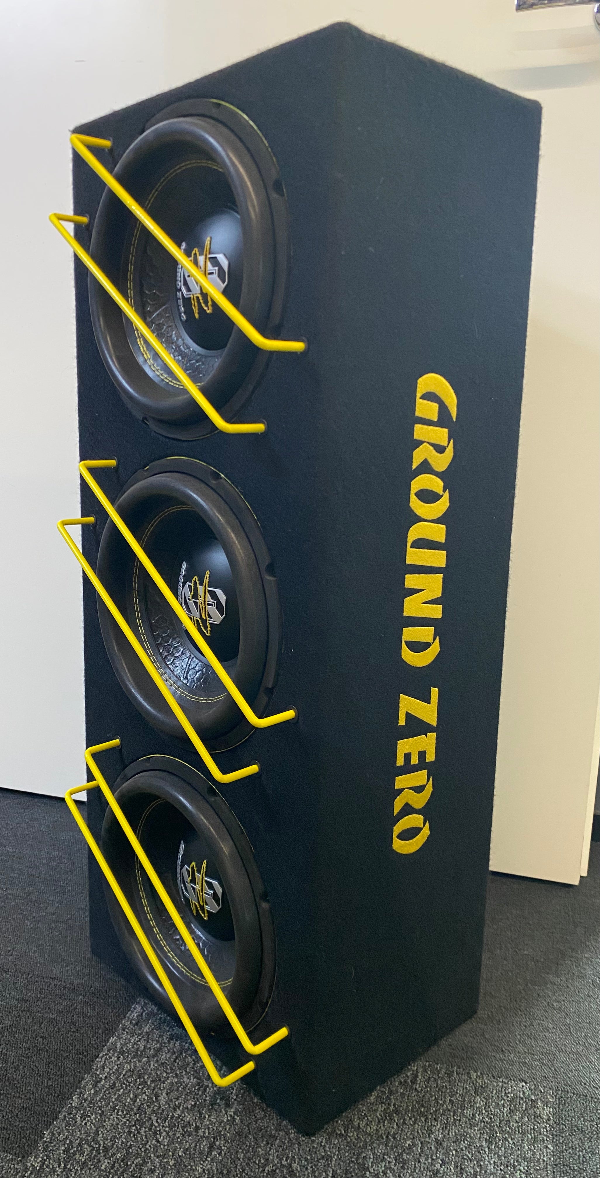 Ground Zero GZIB 3.250SPL koteloidut subwooferit, 3x10