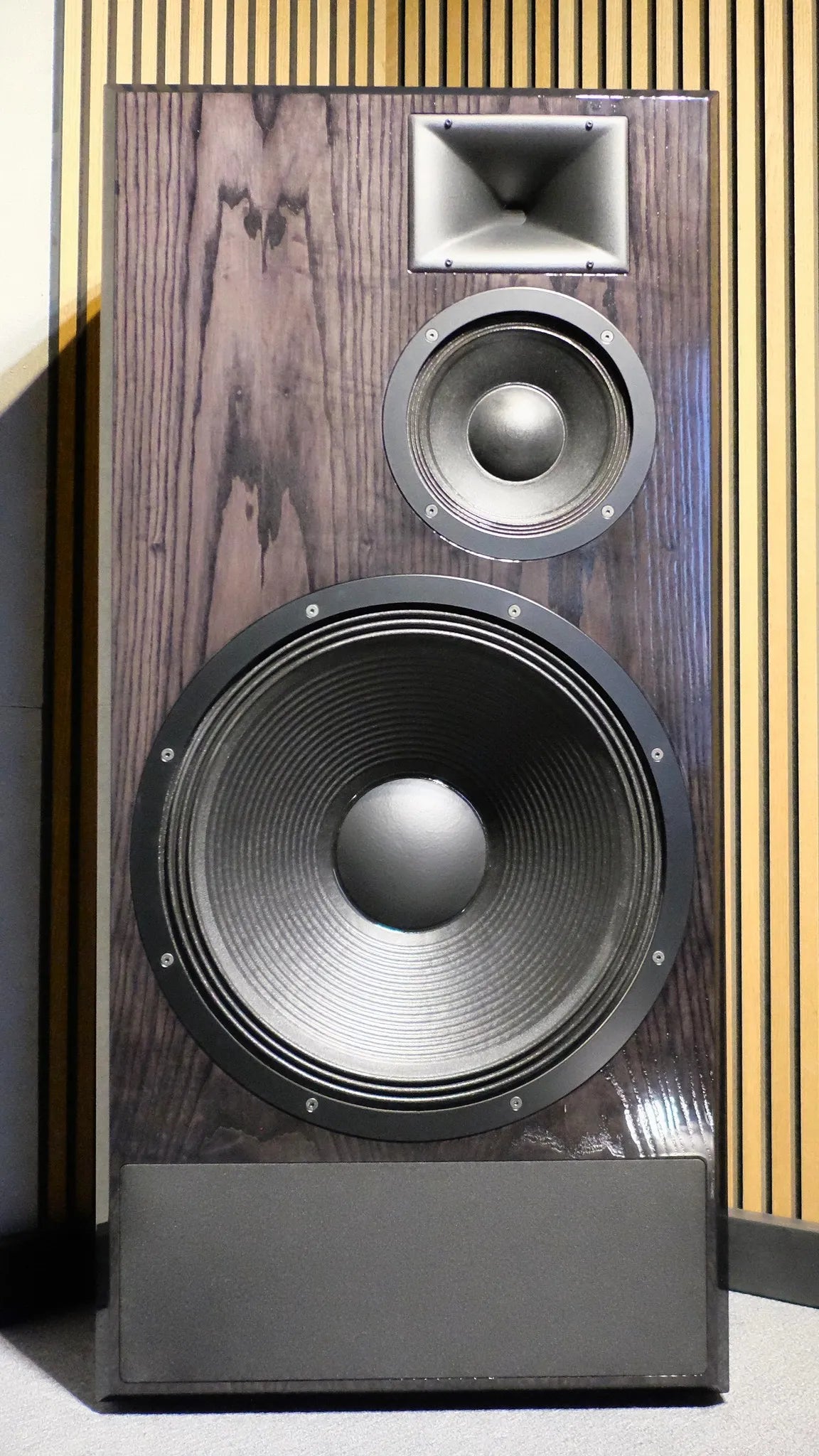 Aalto 9 Lattiakaiuttimet