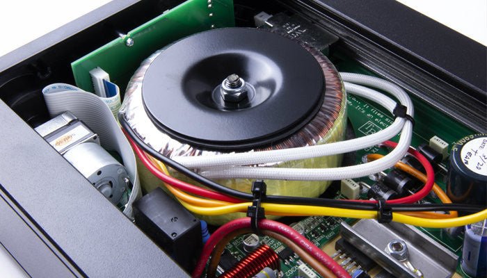 Rega io integroitu vahvistin | Hifikaupat.fi