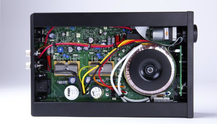 Rega io integroitu vahvistin | Hifikaupat.fi